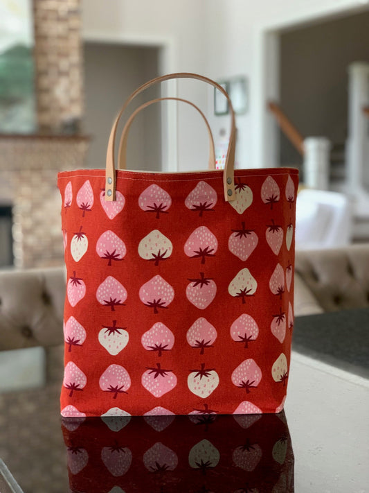 Berries Cayenne Bucket Bag